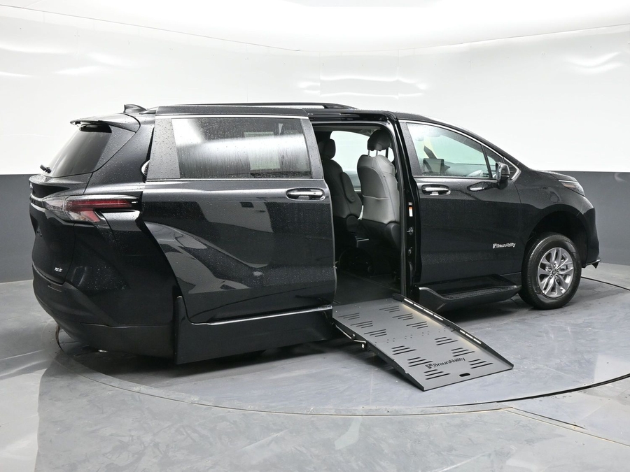 Black Toyota Sienna image number 6