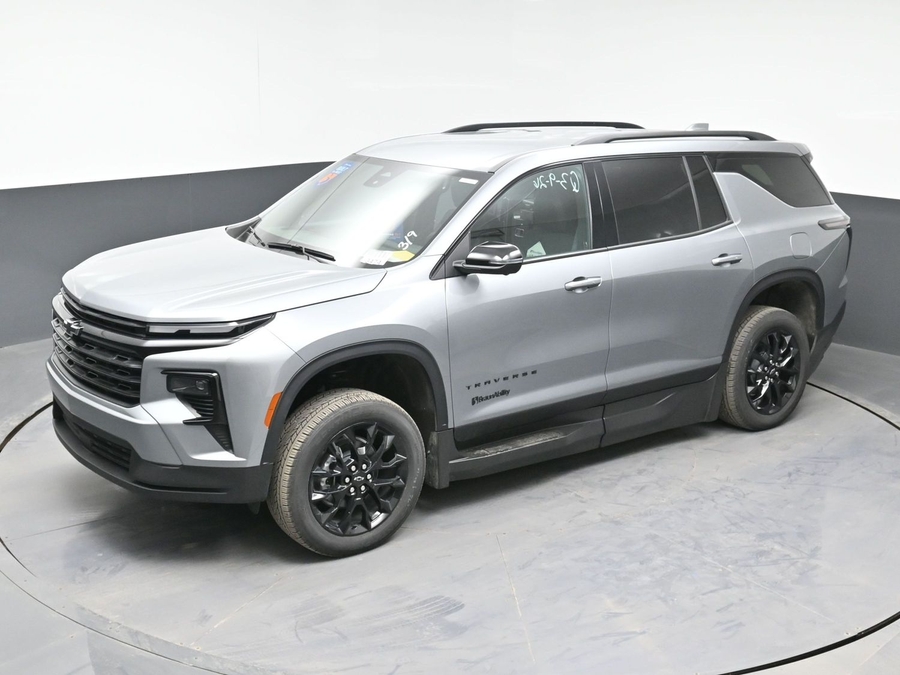 New 2025 Chevrolet Traverse 1LT Midnight - BraunAbility Side Entry Entry In Floor Automatic Ramp