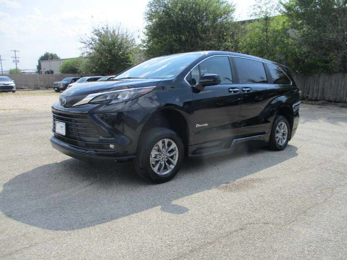 2025 TOYOTA SIENNA - Image 3