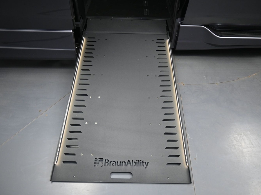 Grey Honda Odyssey image number 9