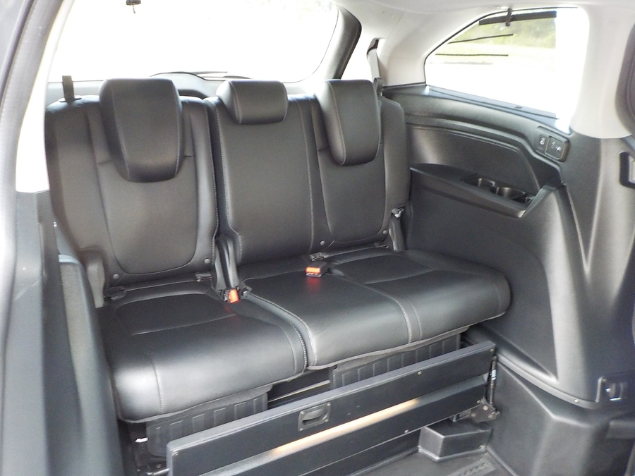 Grey Honda Odyssey image number 18