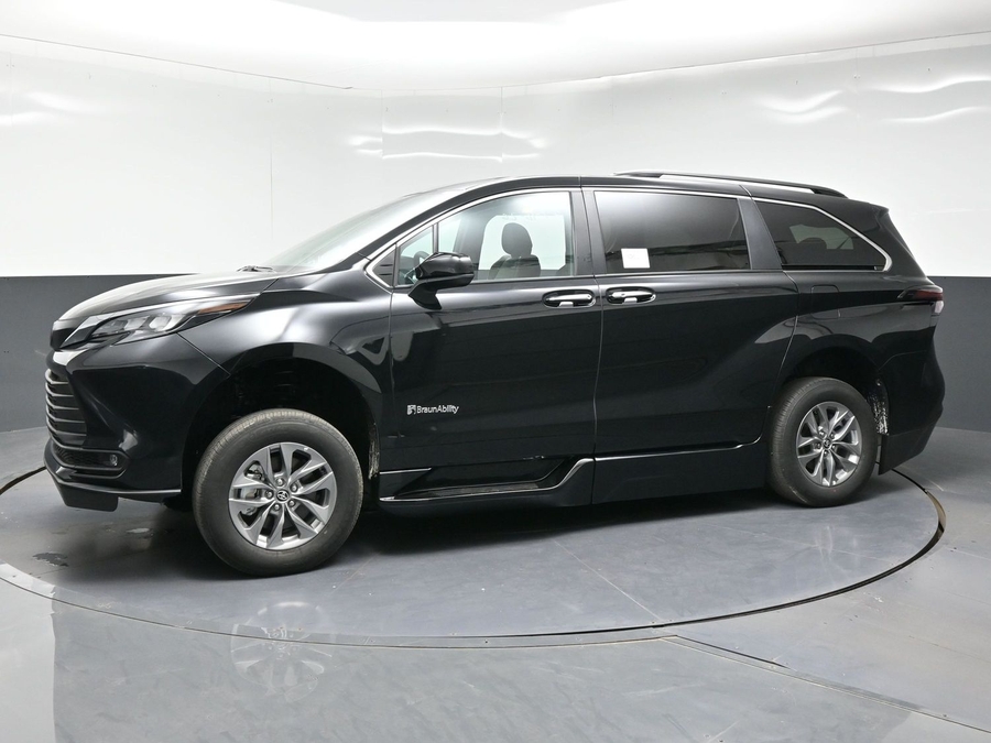 New 2026 Toyota Sienna Hybrid XLE Add - BraunAbility Side Entry In Floor Automatic Ramp