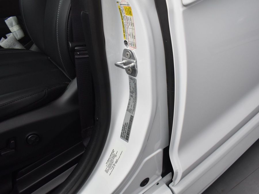 New 2025 Chrysler Pacifica Select Safety - BraunAbility Side Entry Entry In Floor Automatic Ramp
