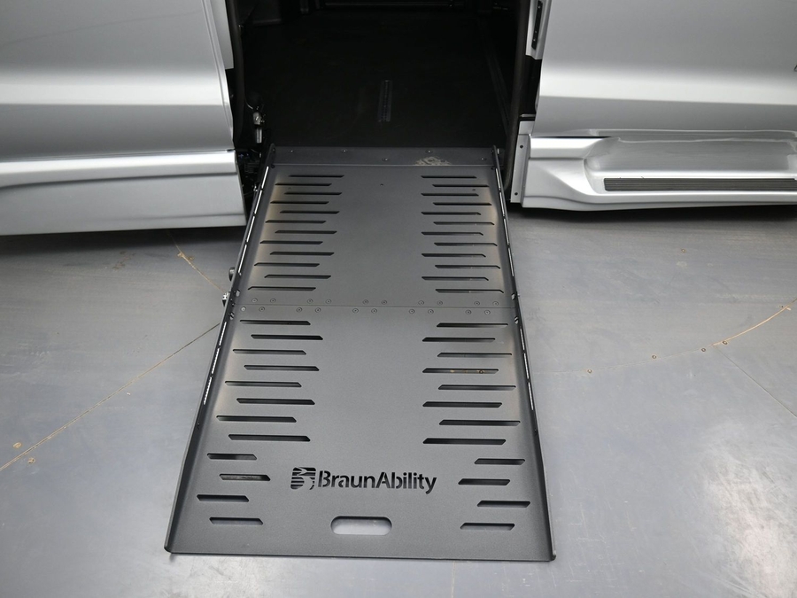 New 2026 Chrysler Pacifica Select Safety - BraunAbility Side Entry Fold Out Automatic Ramp