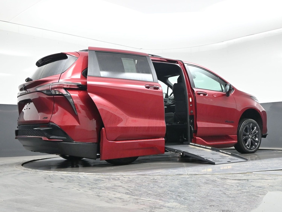 New 2026 Toyota Sienna Hybrid XSE Sport - BraunAbility Side Entry Entry Fold Out Automatic Ramp