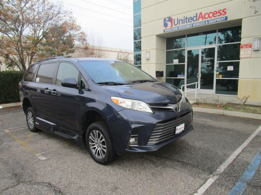 Used 2018 Toyota Sienna XLE Base - VMI Side Entry Entry In Floor Automatic Ramp