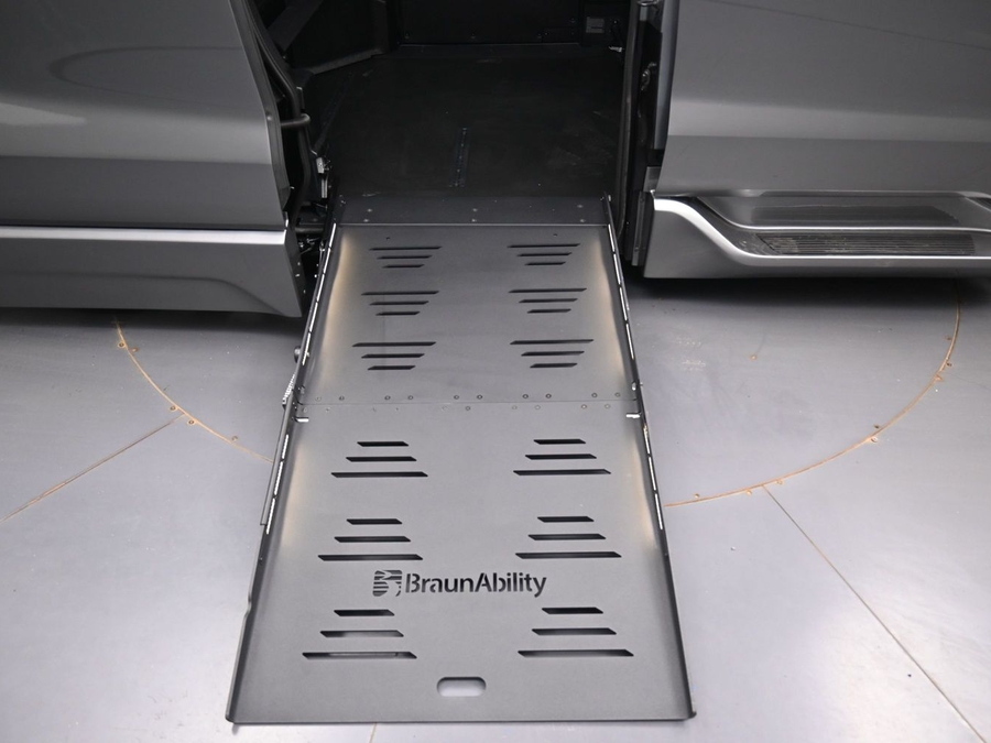 New 2026 Toyota Sienna Hybrid XLE Add - BraunAbility Side Entry Fold Out Automatic Ramp