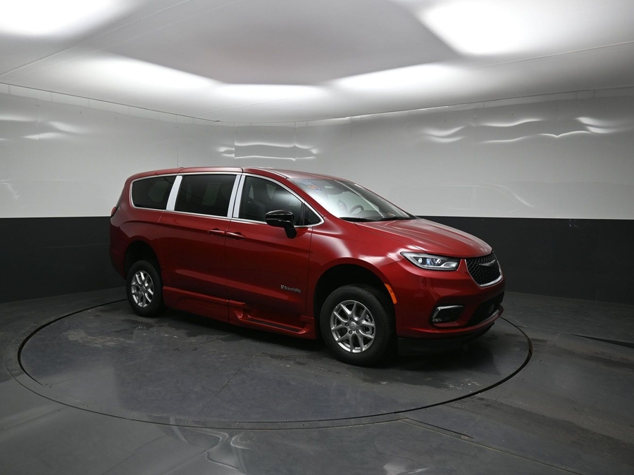 Red Chrysler Pacifica image number 14
