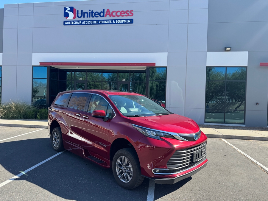 Used 2024 Toyota Sienna Hybrid XLE Base - BraunAbility Side Entry Entry Fold Out Automatic Ramp