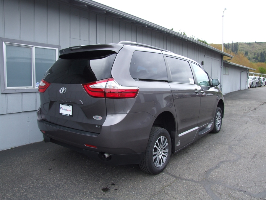 Used 2019 Toyota Sienna XLE - VMI Side Entry Entry In Floor Automatic Ramp