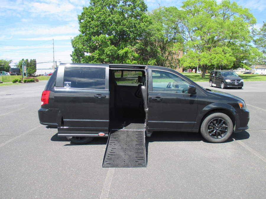 Red Dodge Grand Caravan image number 8