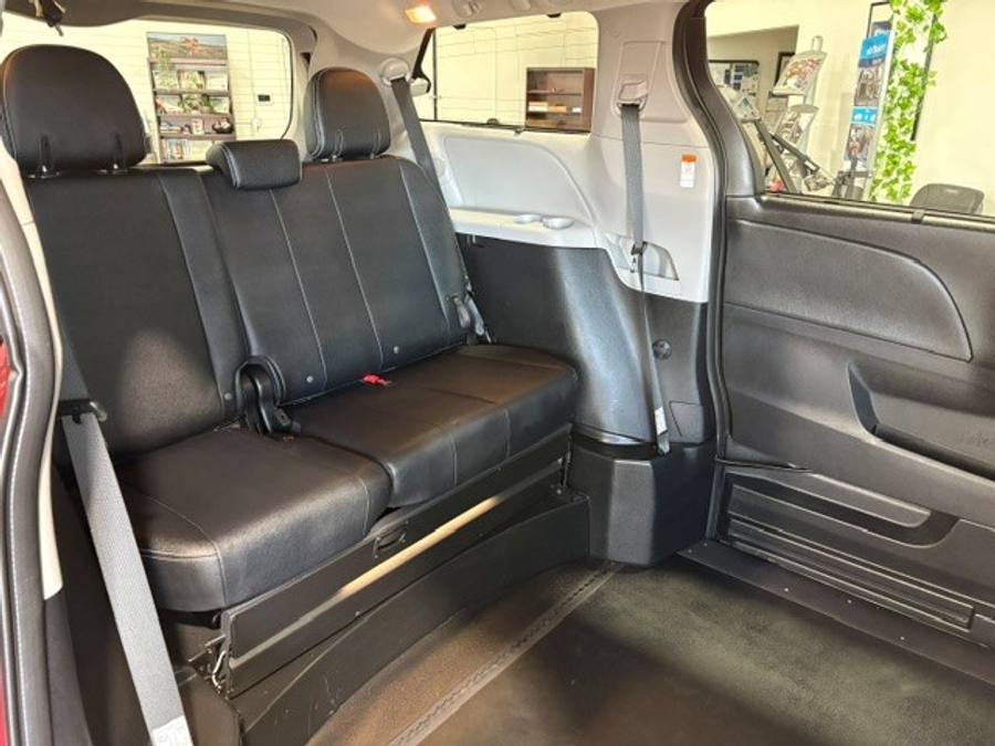 Used 2020 Toyota Sienna SE - BraunAbility Side Entry Fold Out Automatic Ramp
