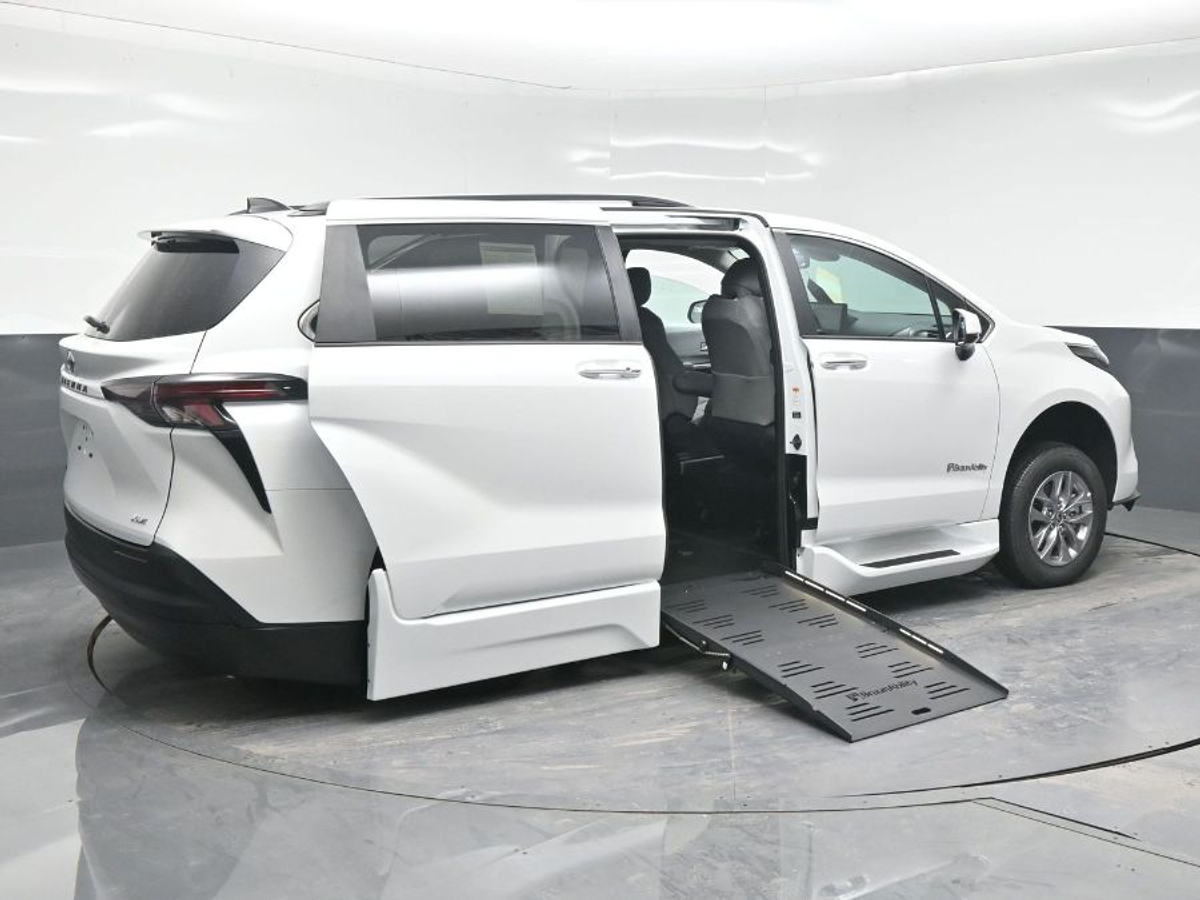 2025 TOYOTA SIENNA - Image 8