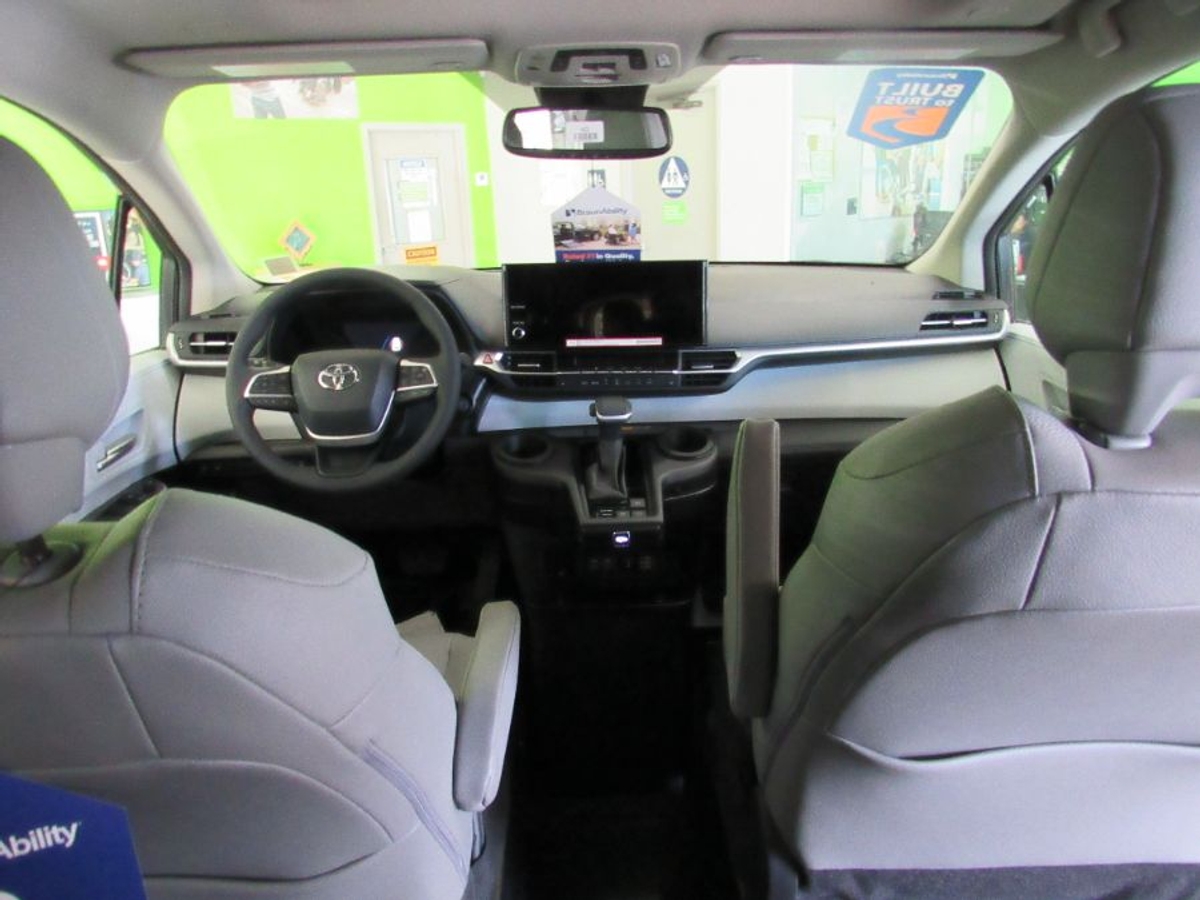 2025 TOYOTA SIENNA - Image 11