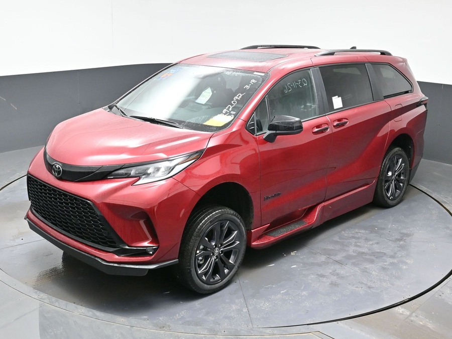 New 2026 Toyota Sienna Hybrid XSE Sport - BraunAbility Side Entry Entry Fold Out Automatic Ramp