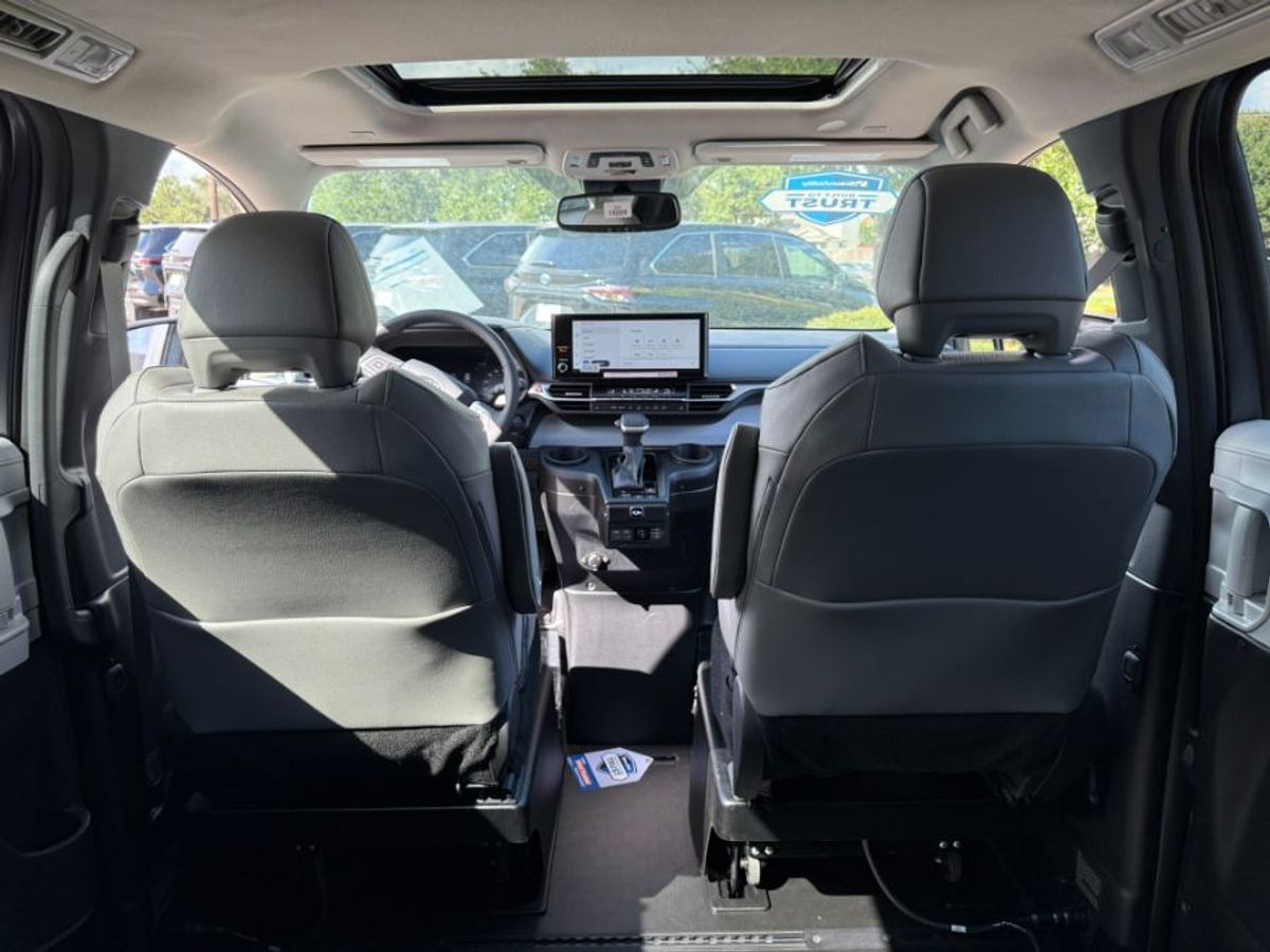 Toyota Sienna gris imagen número 12