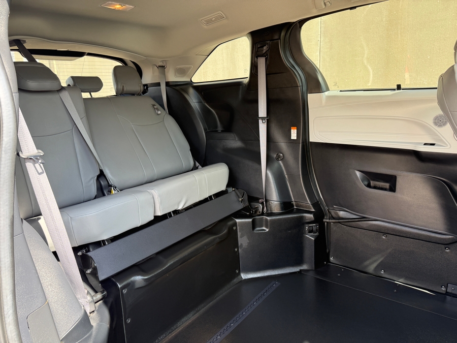 Used 2025 Toyota Sienna Hybrid XLE - BraunAbility Side Entry Entry Fold Out Automatic Ramp