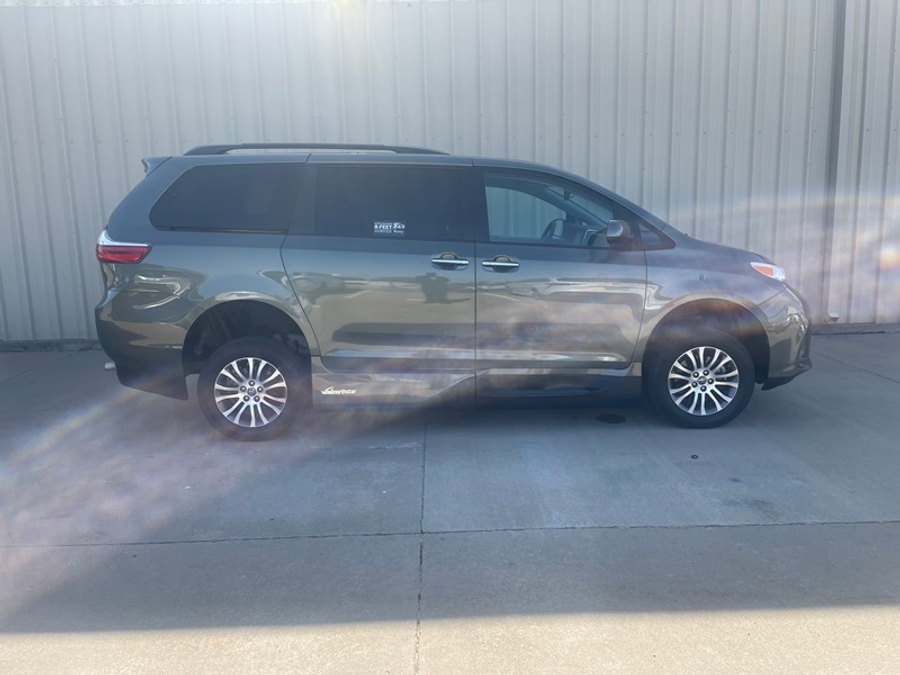 Used 2018 Toyota Sienna XLE - VMI Side Entry In Floor Automatic Ramp