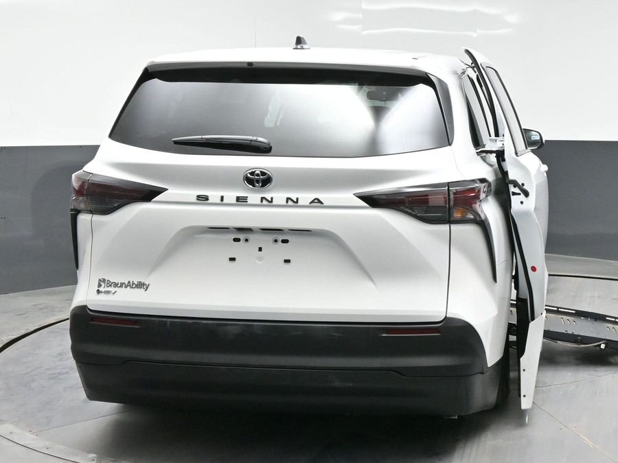 New 2026 Toyota Sienna Hybrid LE - BraunAbility Side Entry Entry Fold Out Automatic Ramp
