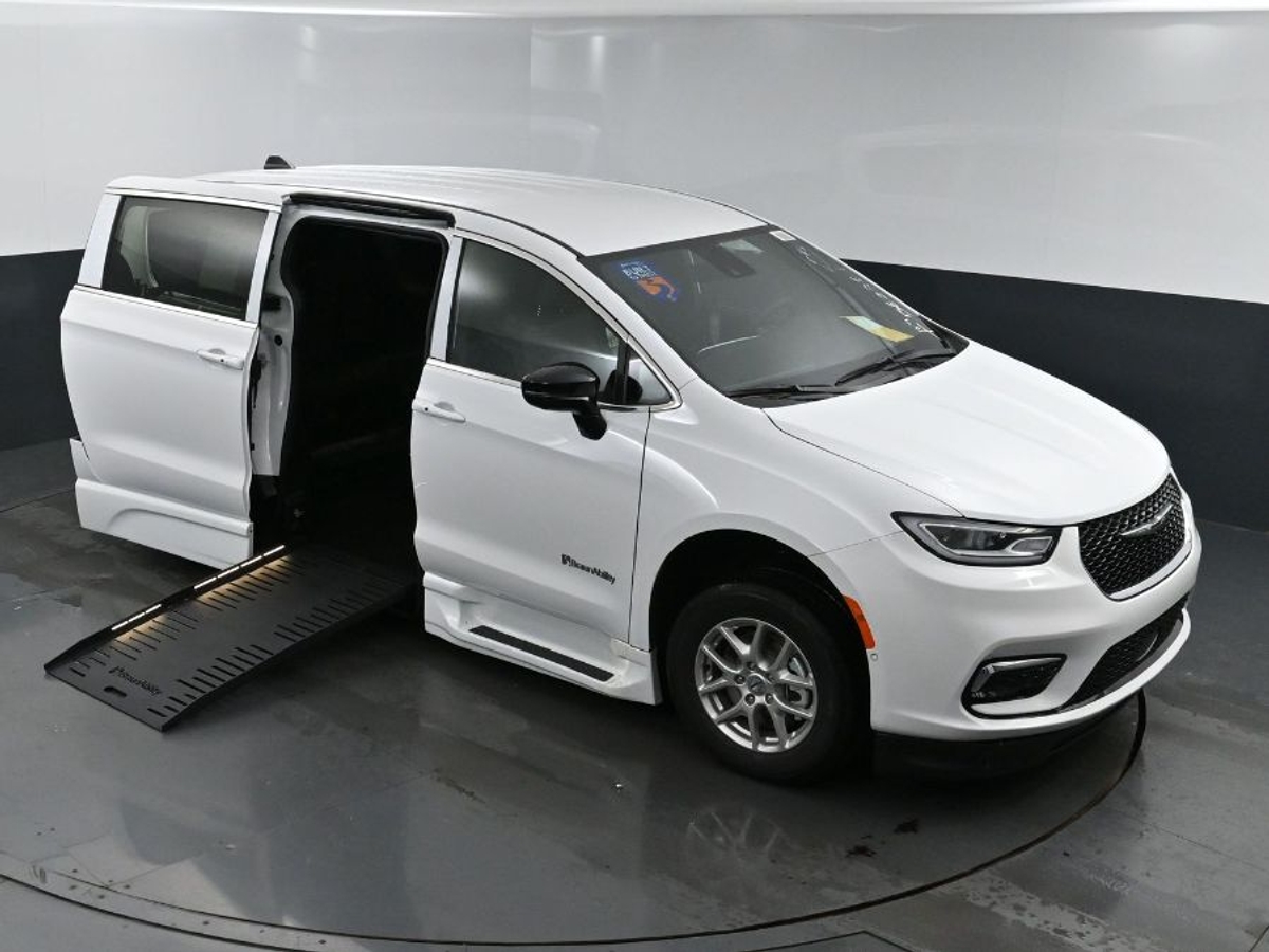 2025 CHRYSLER PACIFICA - Image 19