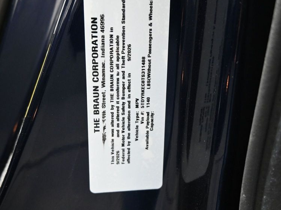 New 2026 Toyota Sienna Hybrid XLE Base - BraunAbility Side Entry Fold Out Automatic Ramp