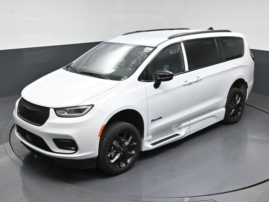 New 2026 Chrysler Pacifica Select Sport - BraunAbility Side Entry Fold Out Automatic Ramp