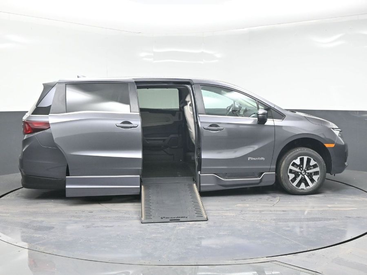 Grey Honda Odyssey image number 7