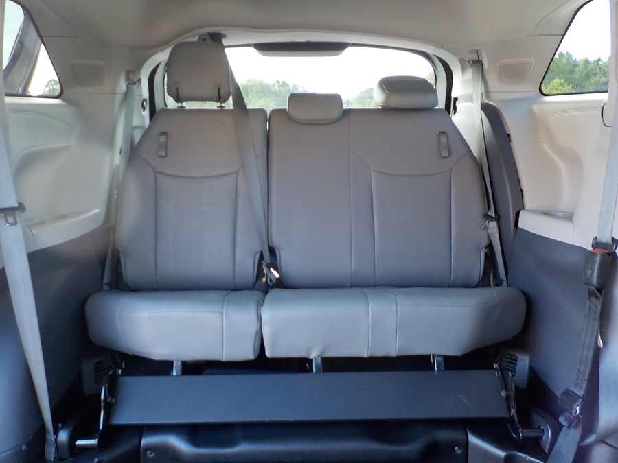 Black Toyota Sienna image number 40