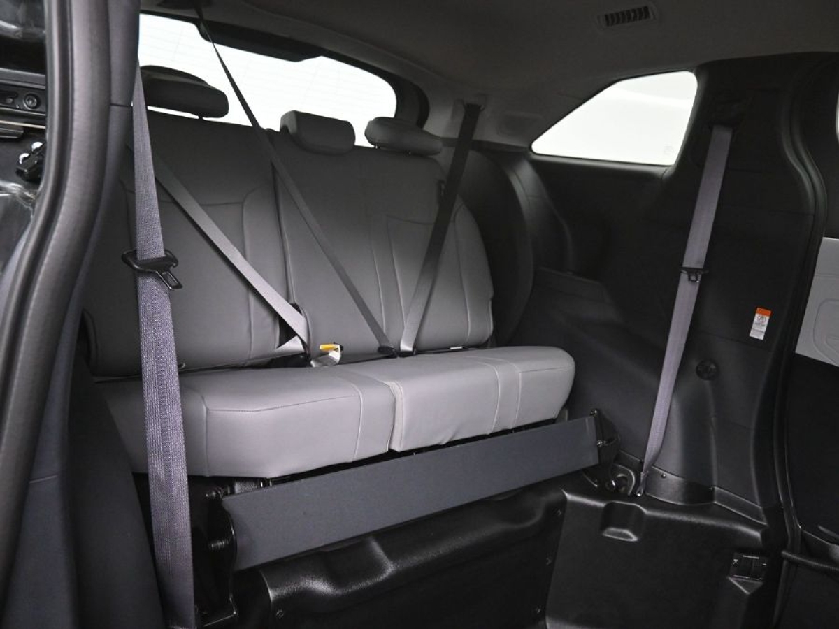 2025 TOYOTA SIENNA - Image 10