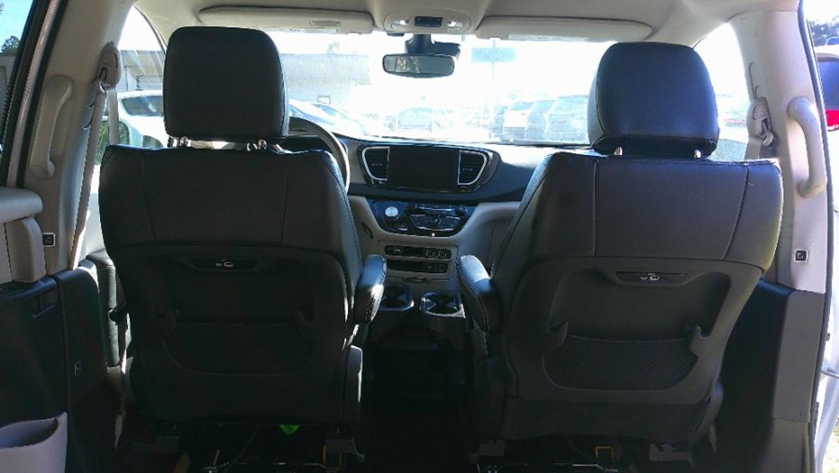 2022 CHRYSLER PACIFICA - Image 11