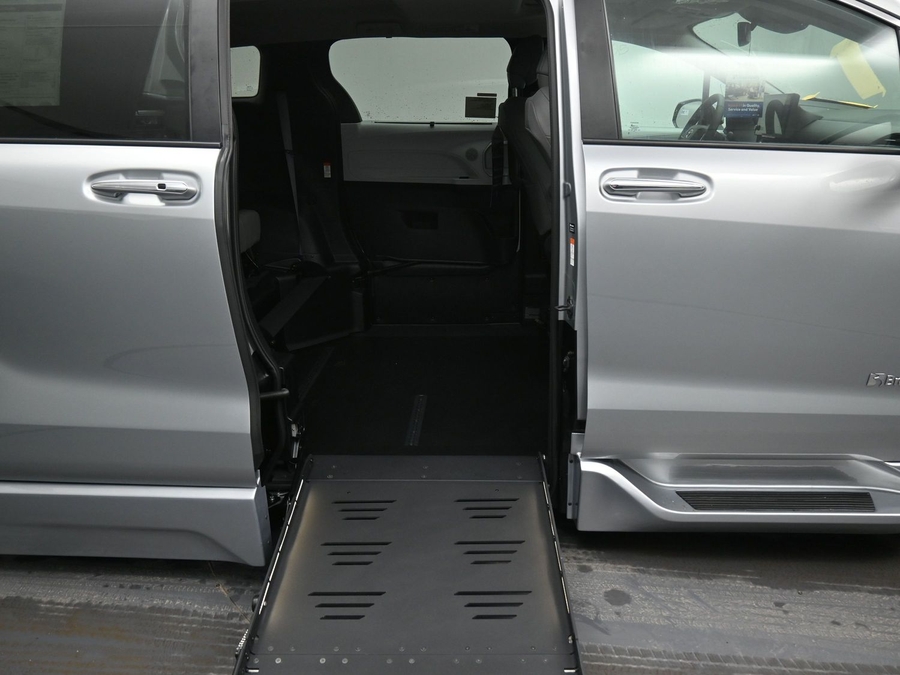 New 2025 Toyota Sienna Hybrid XLE Plus - BraunAbility Side Entry Entry Fold Out Automatic Ramp