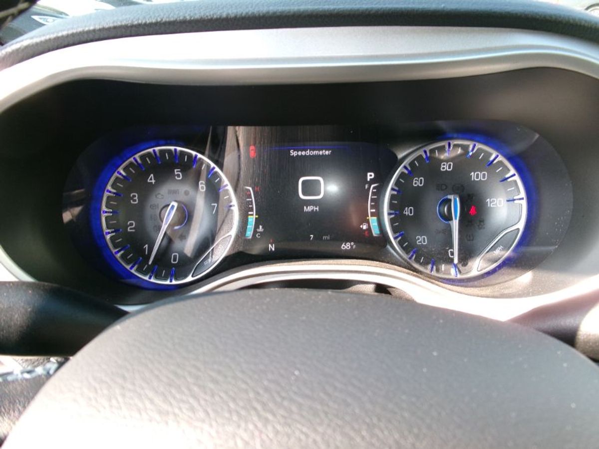 Grey Chrysler Pacifica image number 12