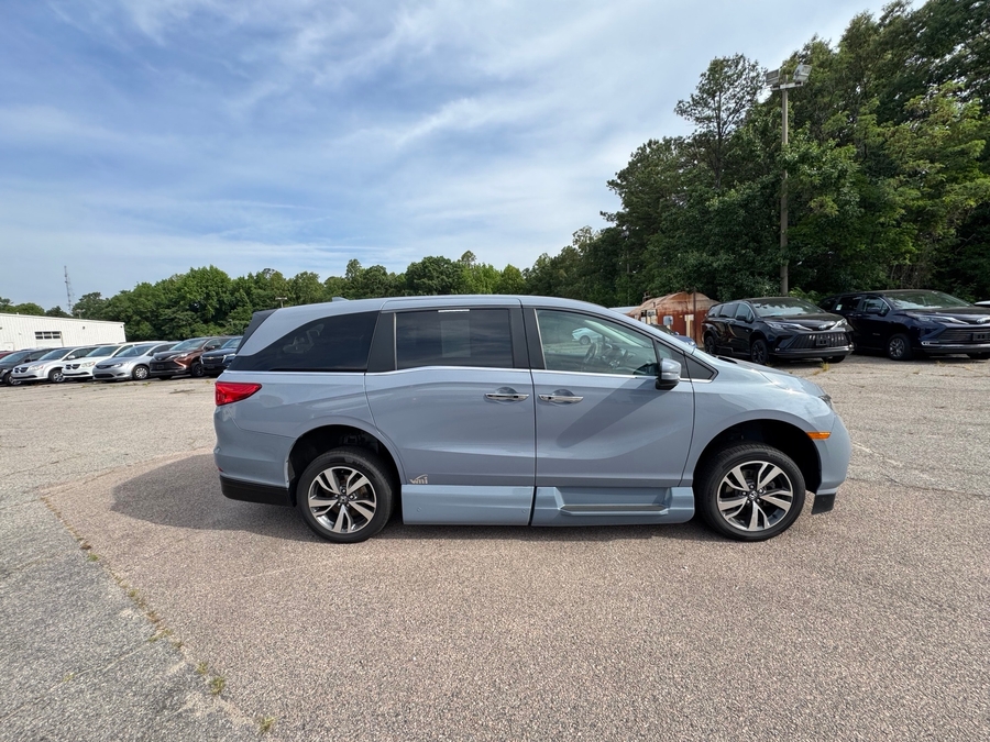 Grey Honda Odyssey image number 5