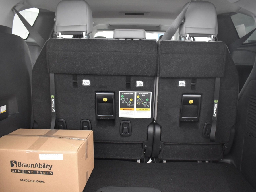 New 2025 Toyota Sienna Hybrid XLE Plus - BraunAbility Side Entry Entry In Floor Automatic Ramp