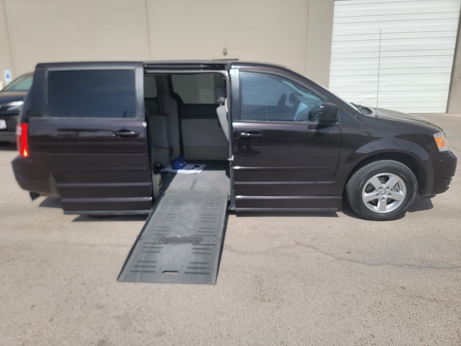 Used 2010 Dodge Grand Caravan SE - BraunAbility Side Entry Fold Out Automatic Ramp