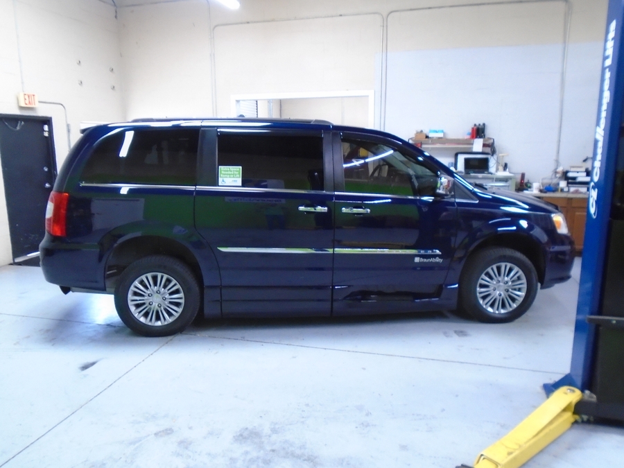 2016 Chrysler Town & Country Touring-L - Photo 21