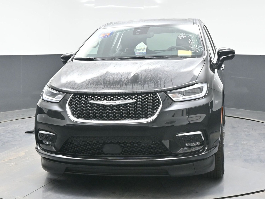 Black Chrysler Pacifica image number 1