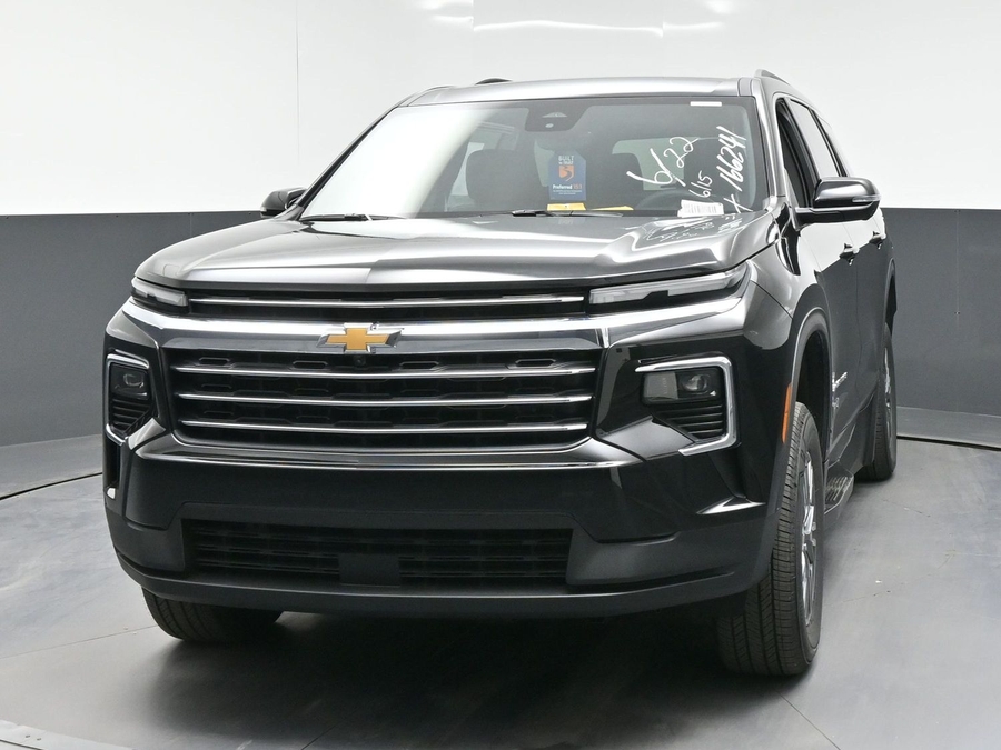 Black Chevrolet Traverse image number 9