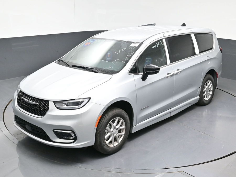 New 2026 Chrysler Pacifica Select - BraunAbility Side Entry Fold Out Automatic Ramp