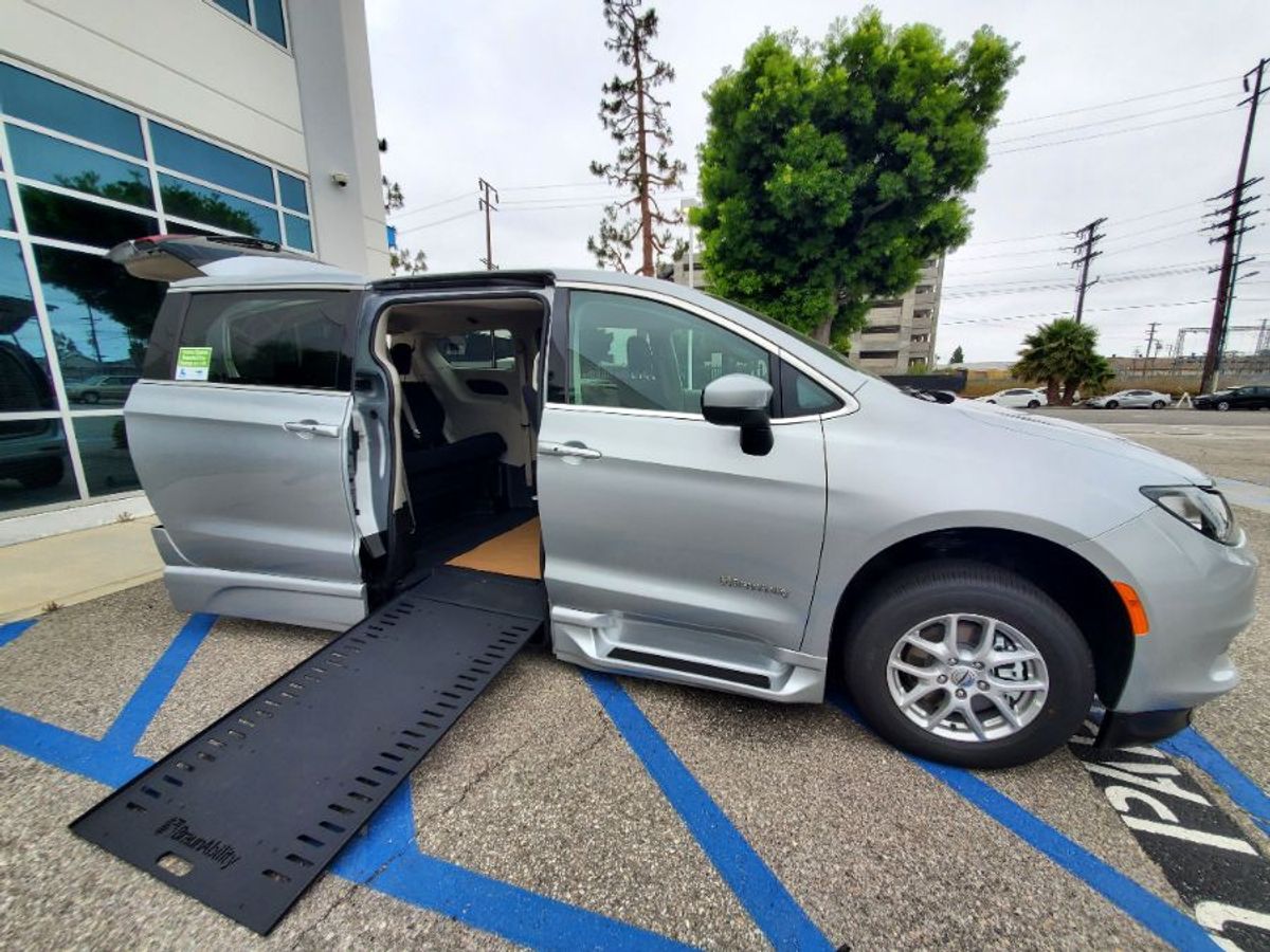 2023 CHRYSLER VOYAGER - Image 8