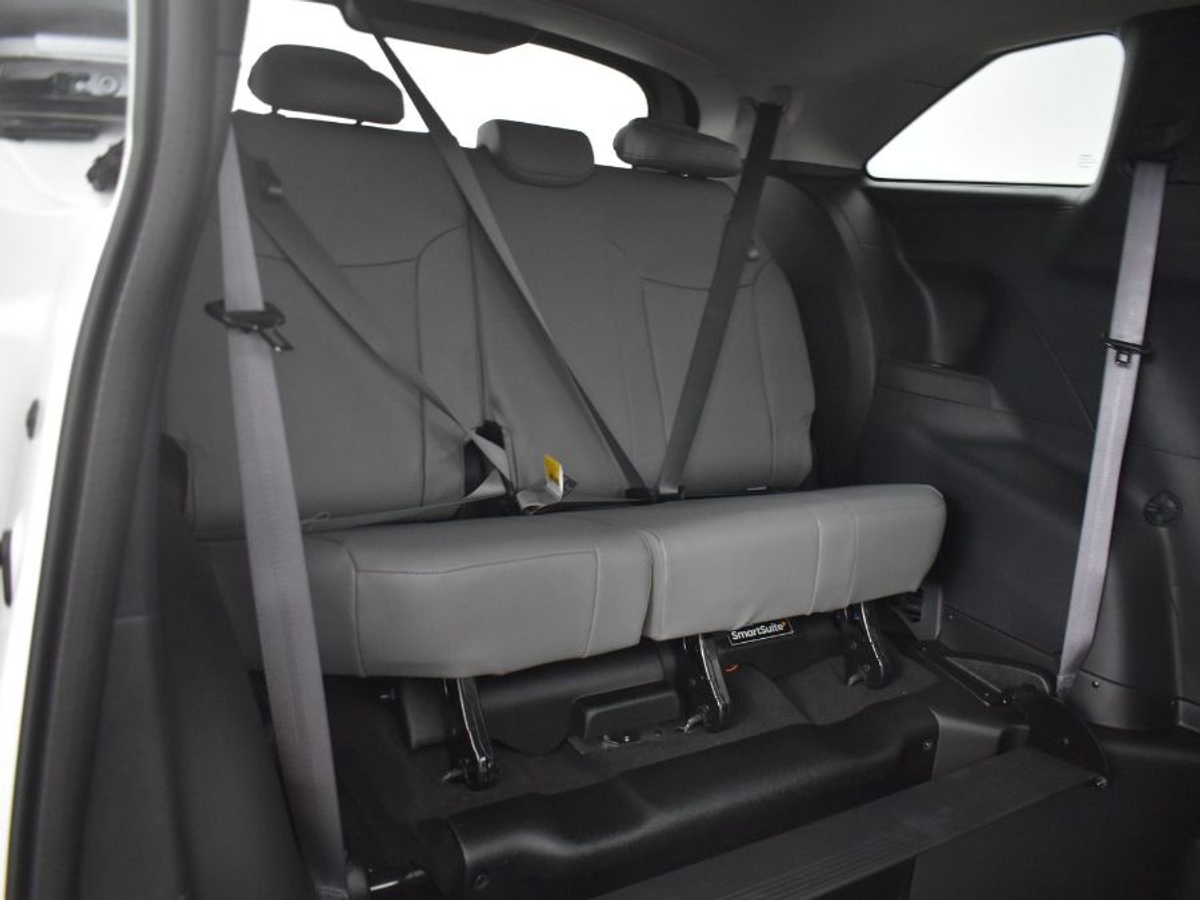 White Toyota Sienna image number 9