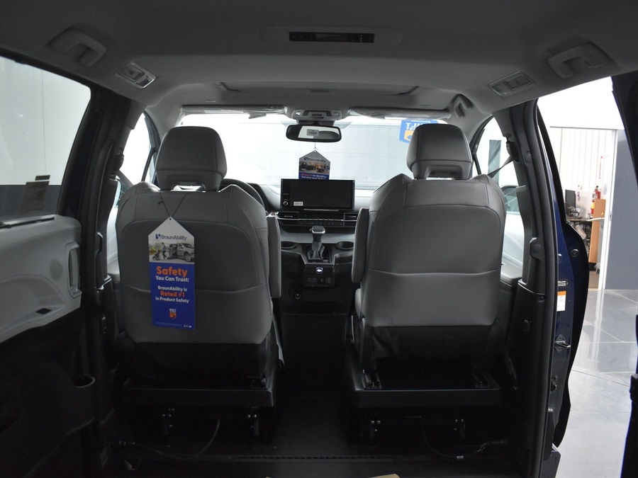 New 2025 Toyota Sienna Hybrid XLE Base - BraunAbility Side Entry Entry In Floor Automatic Ramp