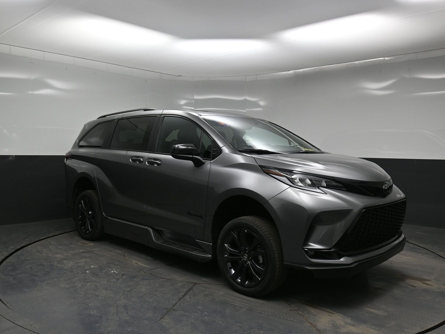 New 2026 Toyota Sienna Hybrid XSE - BraunAbility Side Entry Entry Fold Out Automatic Ramp