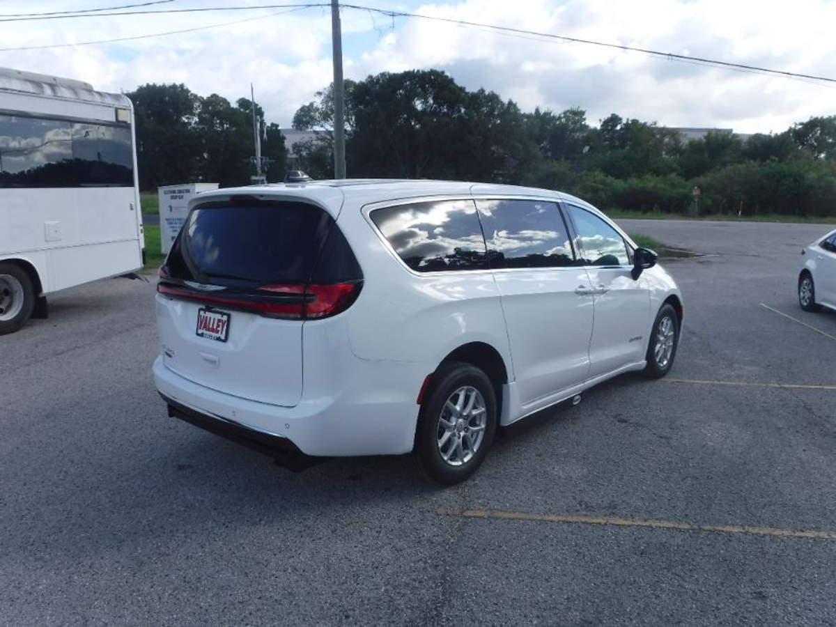 2026 CHRYSLER PACIFICA - Image 9