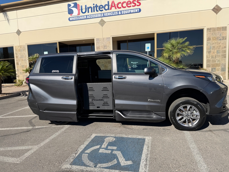 Used 2025 Toyota Sienna Hybrid XLE Base - BraunAbility Side Entry Fold Out Automatic Ramp