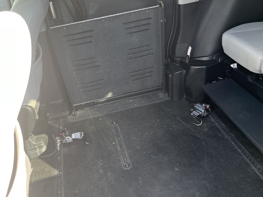 Used 2019 Toyota Sienna XLE Base - BraunAbility Side Entry Entry Fold Out Automatic Ramp
