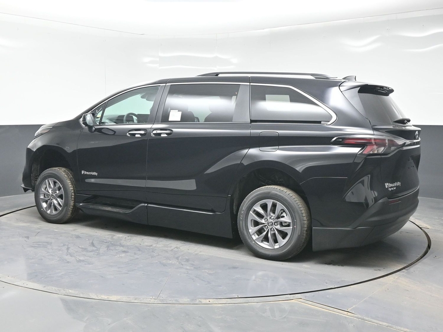 Black Toyota Sienna image number 6