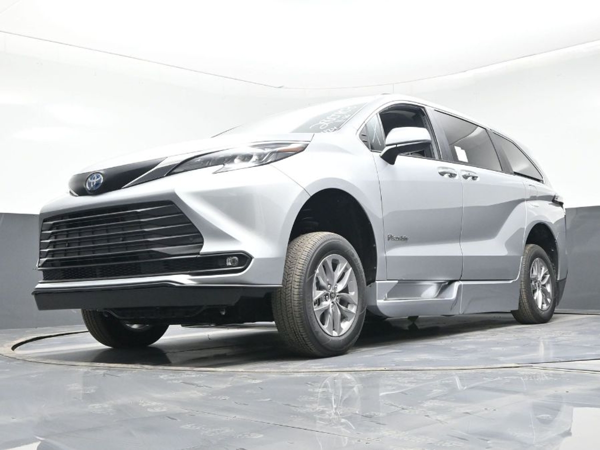 2025 TOYOTA SIENNA - Image 20