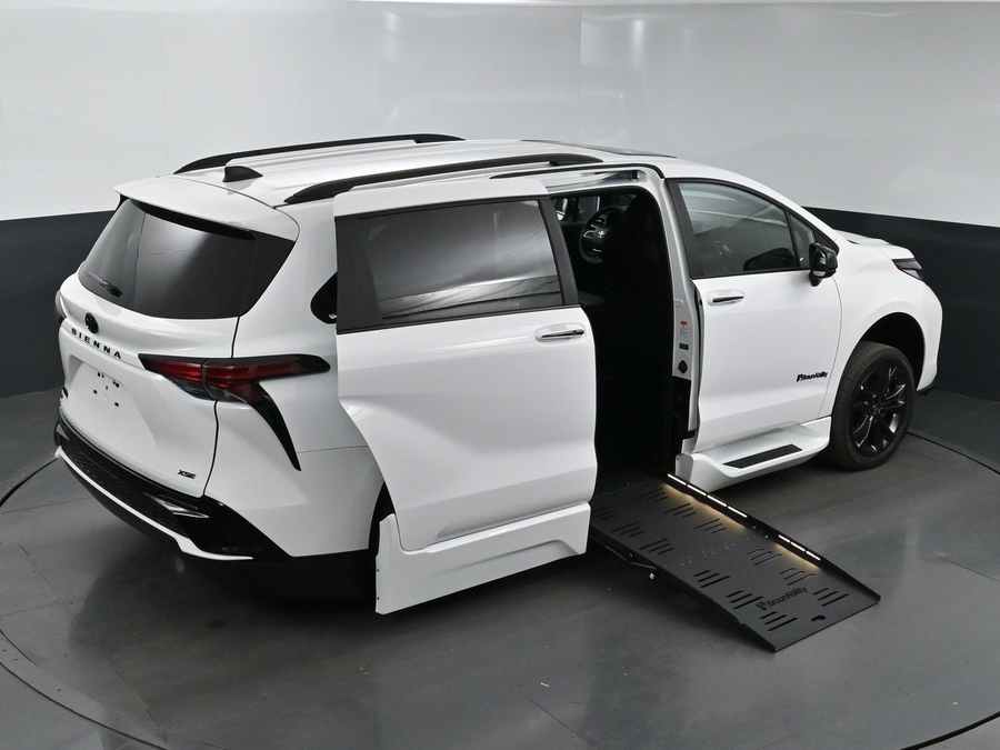 New 2025 Toyota Sienna Hybrid XSE Sport - BraunAbility Side Entry Entry Fold Out Automatic Ramp