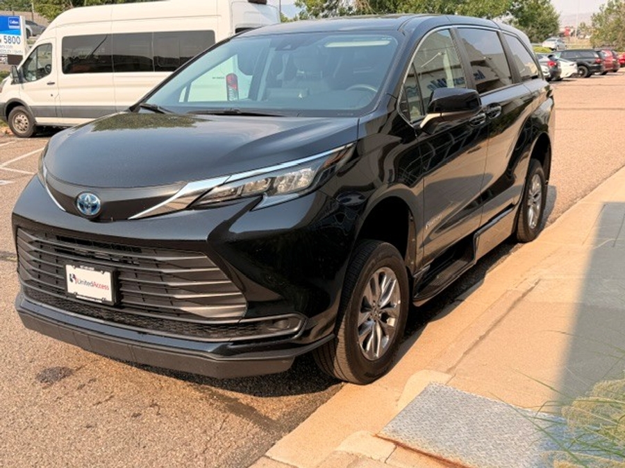 Used 2024 Toyota Sienna Hybrid LE - BraunAbility Side Entry Fold Out Automatic Ramp